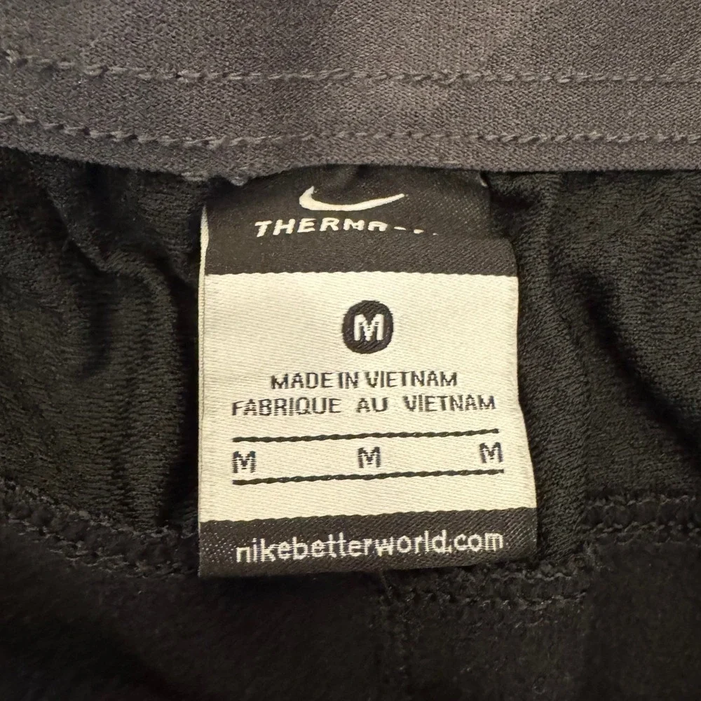 Nike Therma-FIT Mens Athletic Shorts Black White Logo Pockets Size M